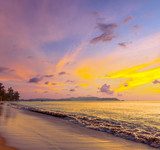 Fototapeta Zachód słońca na plaży Khao Lak. Tajlandia.